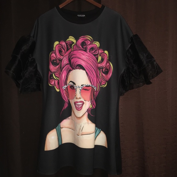 Fashion Nova Tops - “Women On A Mission” T-Shirt.